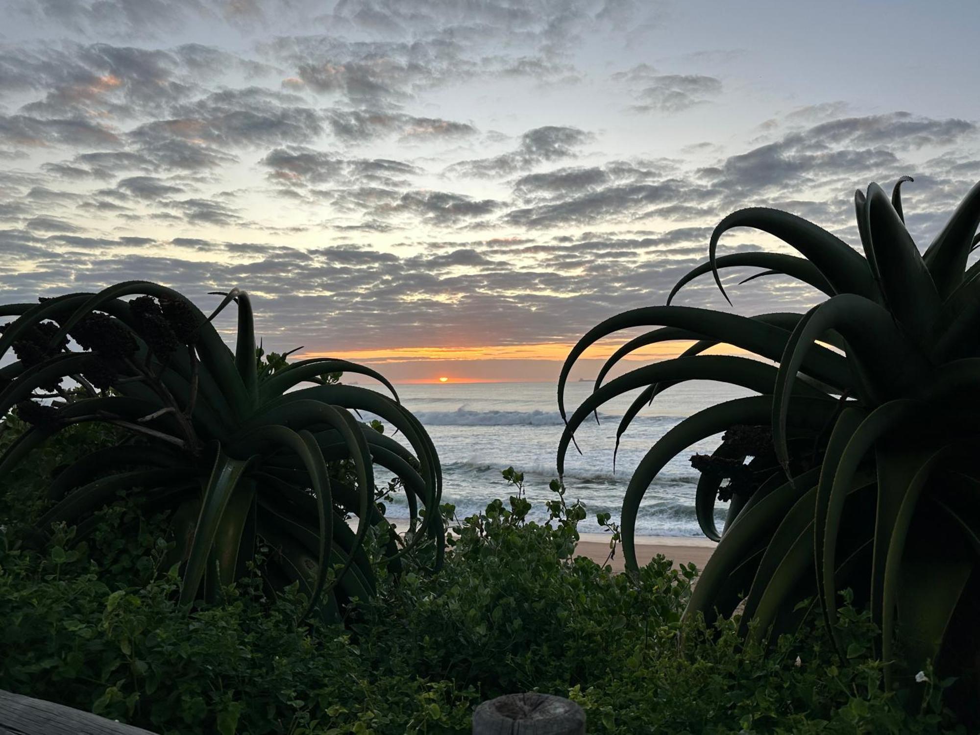 Umdloti Holiday Resort Apartment 514 - Amazing Breaker & Ocean Views Экстерьер фото
